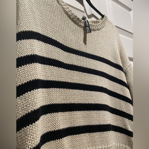 Design Lab Striped Sweater - Picture 4 of 6